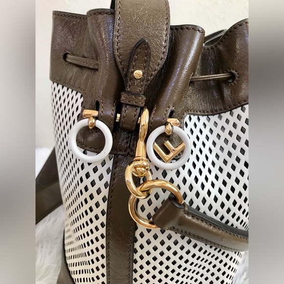 Fendi Mon Tresor Mini Bucket Bag. - Picture 4 of 16